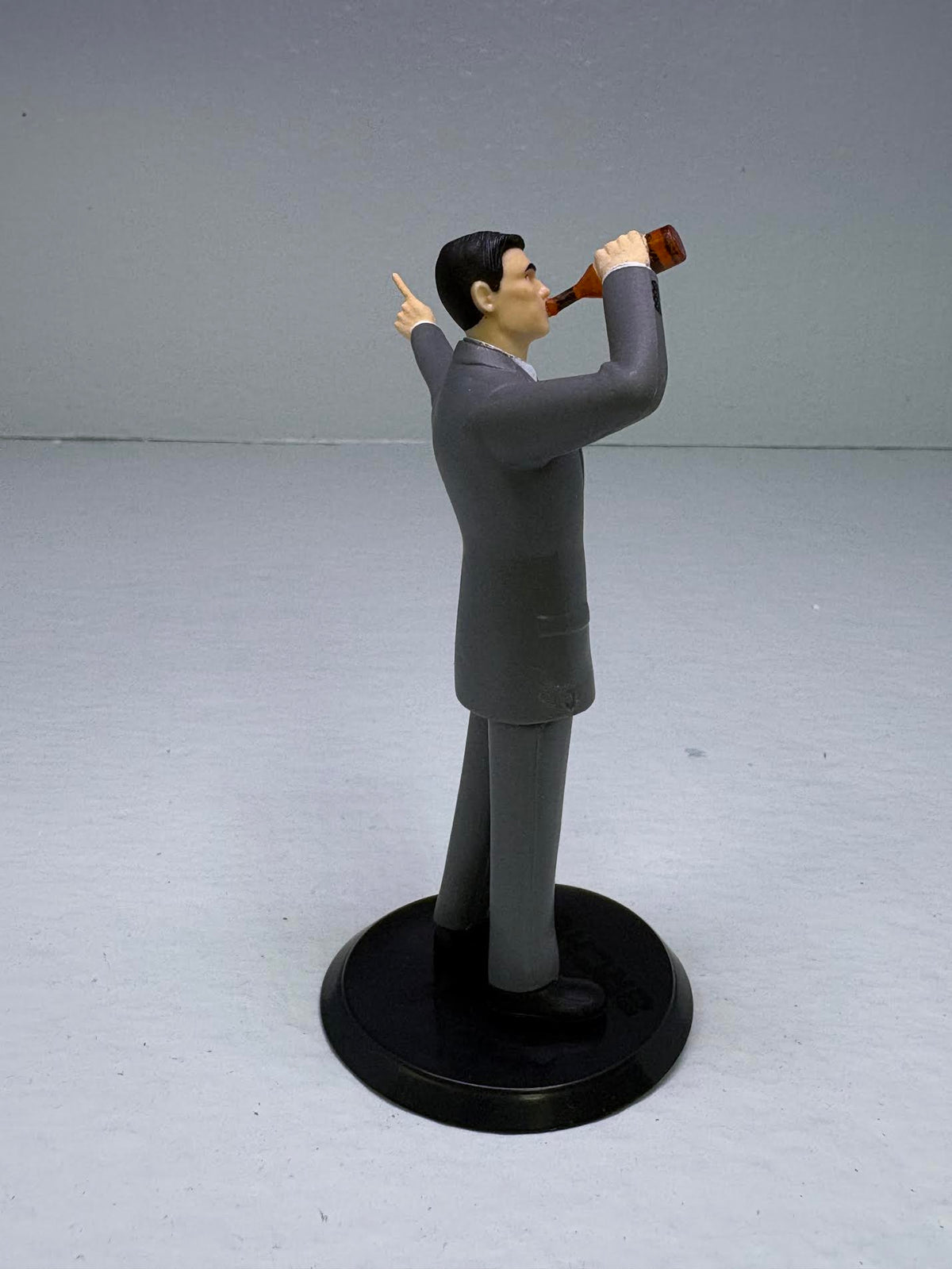 ( shf 32 ) Archer Collectible Figure Loot Crate Exclusive 5" Tall
