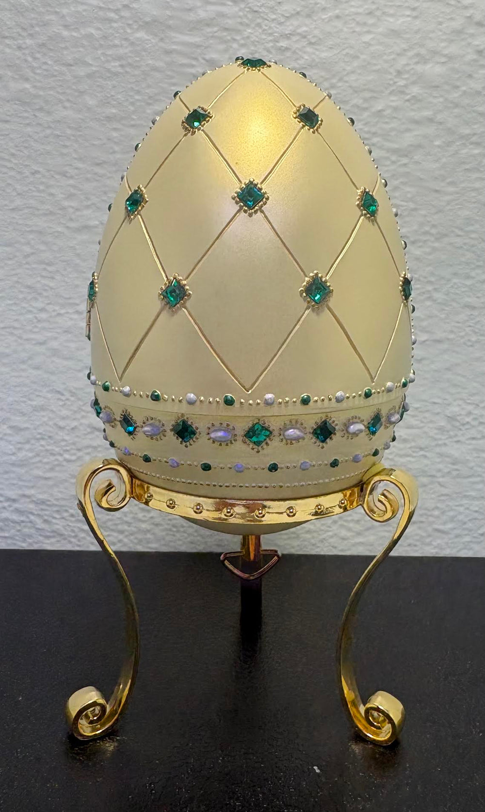 ( shf V ) Vintage Barbie Empress of emeralds resin egg Music Box 2000