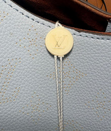 ( shf 19 ) Women's LV handbag