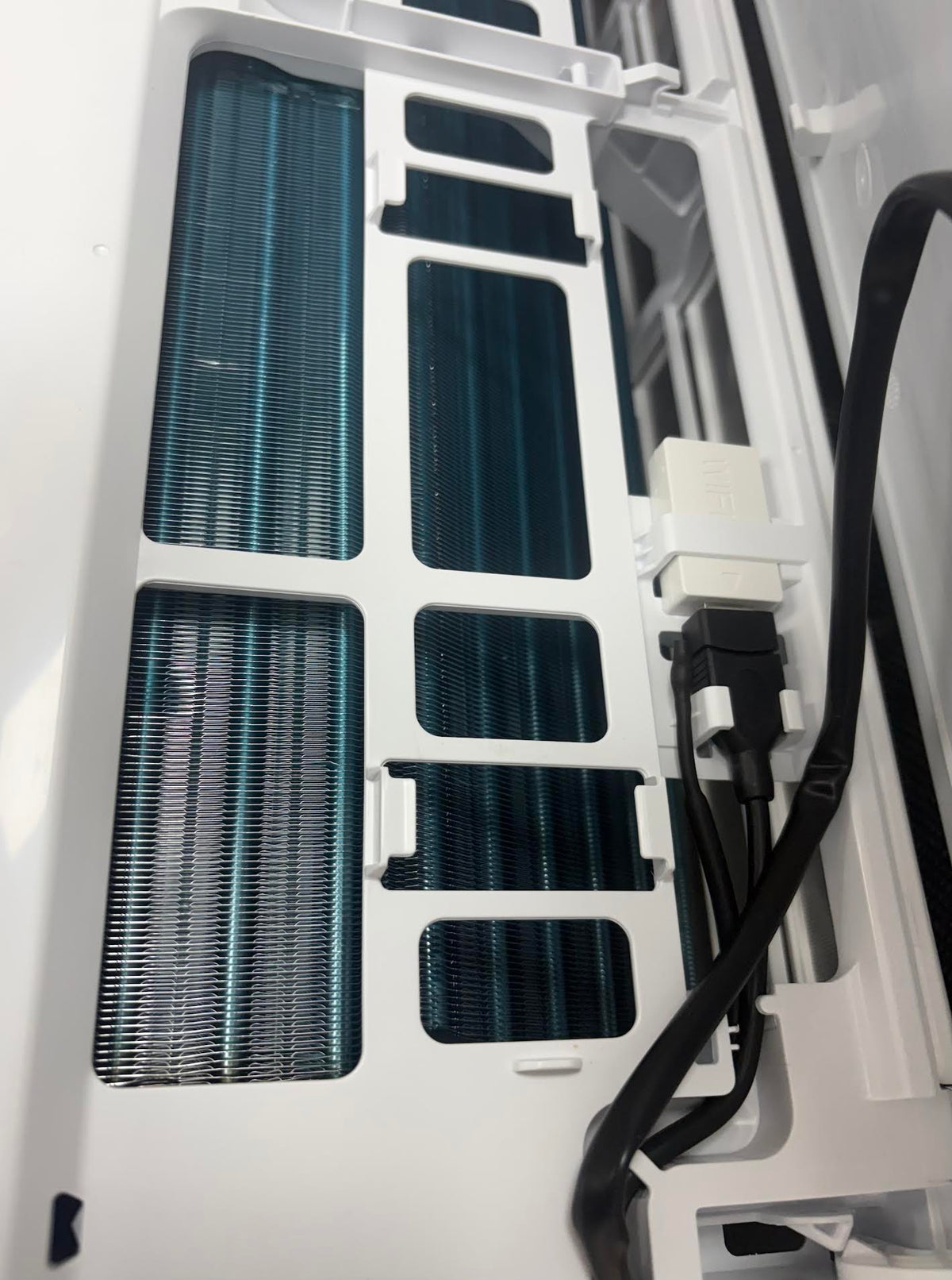 ( shf 32 ) Mini-split air conditioner. Indoor