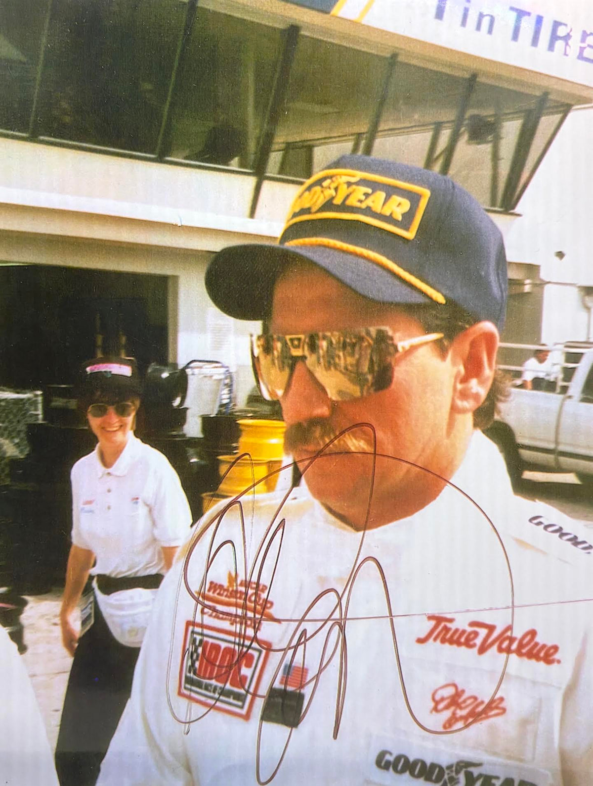 ( shf V ) Vintage 1995 photo autographed by Dale Earnhardt