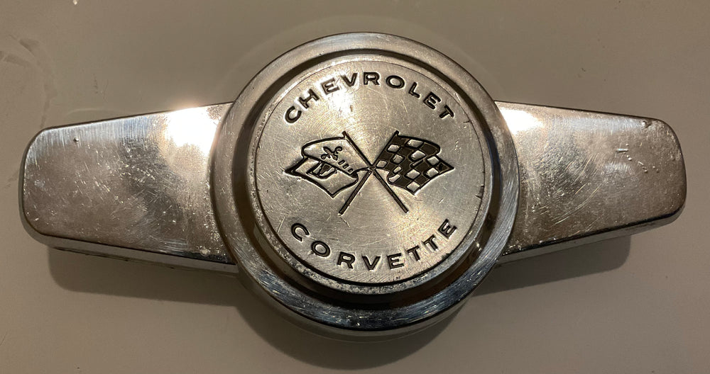 ( shf 38 ) Vintage- Corvette Hubcap / wheel cover 1956 / 62